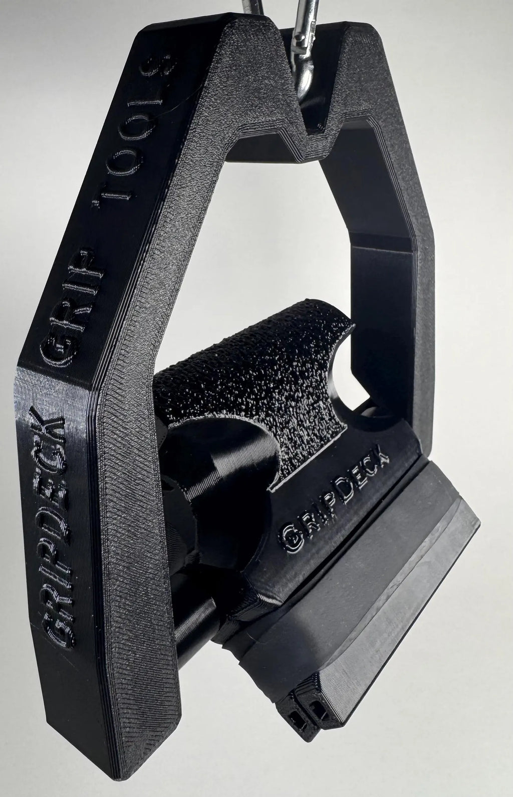 Gym d-ring set up in black with grip tools